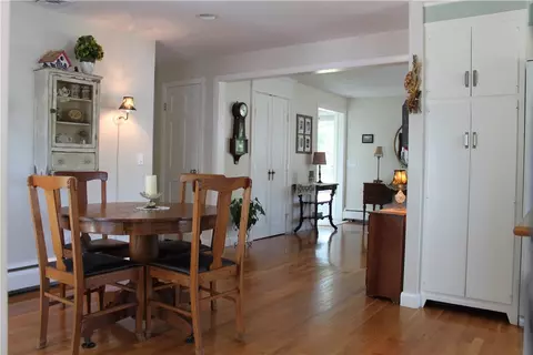 424 Algonquin Dr, Warwick, RI 02888 photo 5