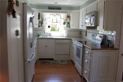424 Algonquin Dr, Warwick, RI 02888 photo 8