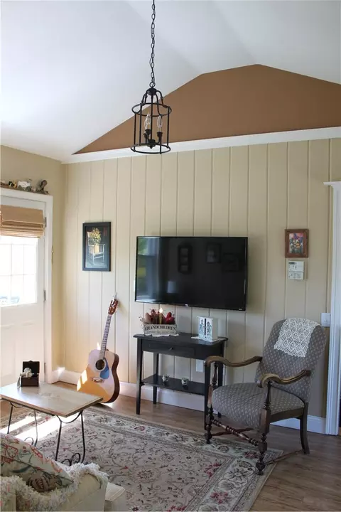 424 Algonquin Dr, Warwick, RI 02888 photo 4