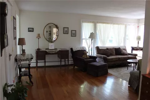 424 Algonquin Dr, Warwick, RI 02888 photo 11