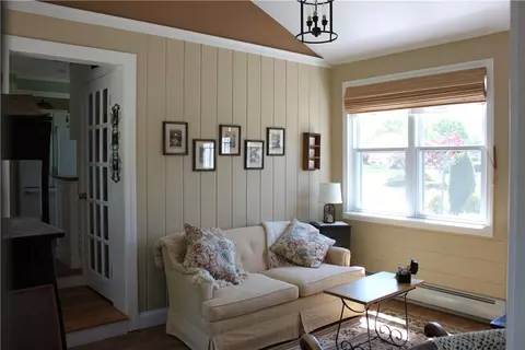 424 Algonquin Dr, Warwick, RI 02888 photo 3