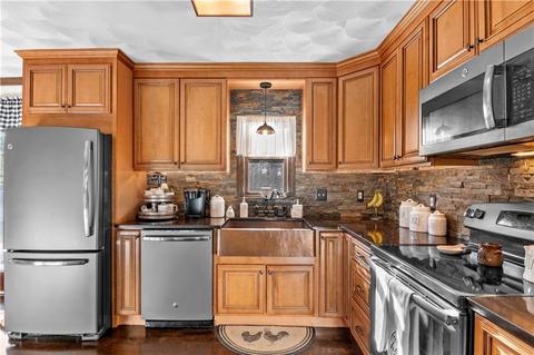 9 Partridge Dr, Exeter, RI 02822 photo 2
