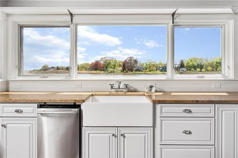 56 Old Mill Blvd, Warwick, RI 02889 photo 3