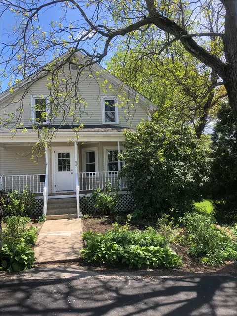 86 Adelaide Ave, Warwick, RI 02886 photo 1