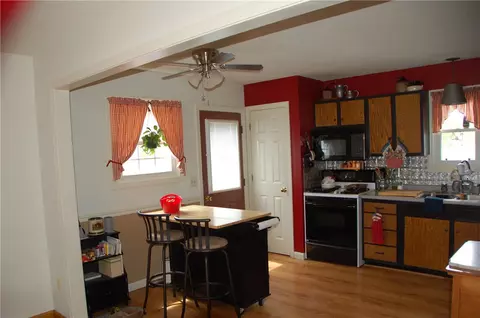16 Spencer Dr, Westerly, RI 02891 photo 3