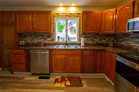 93 Gordon Ave, Warwick, RI 02889 photo 4