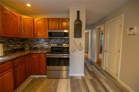 93 Gordon Ave, Warwick, RI 02889 photo 5