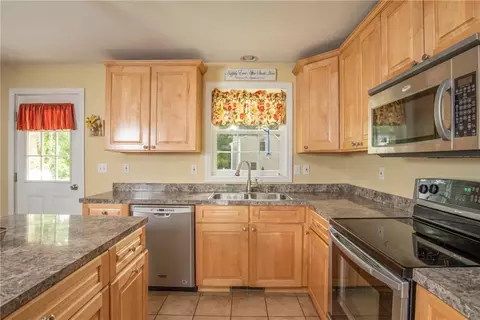 1 Pinoak Dr, Exeter, RI 02822 photo 9