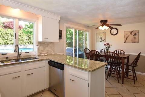 11 Burnside St, Warwick, RI 02886 photo 5