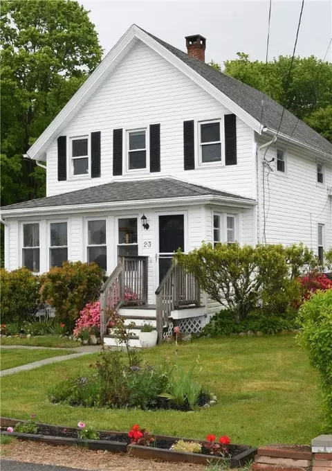 23 Washington Ave, Westerly, RI 02891 photo 2