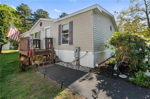 17 Sandra Cir, Coventry, RI 02816 photo 1