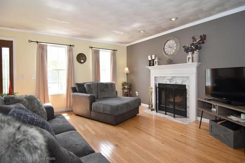 31 Eagle Dr, Hope, RI 02831 photo 2