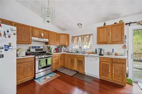 536 3rd Ave, Woonsocket, RI 02895 photo 5