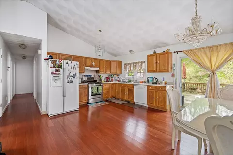 536 3rd Ave, Woonsocket, RI 02895 photo 7