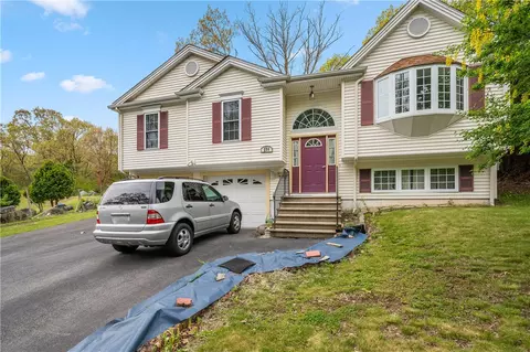 536 3rd Ave, Woonsocket, RI 02895 photo 1