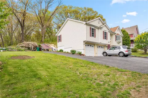 536 3rd Ave, Woonsocket, RI 02895 photo 2