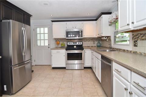 40 Oxford Ave, Woonsocket, RI 02895 photo 7