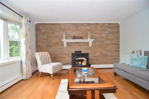 40 Oxford Ave, Woonsocket, RI 02895 photo 2