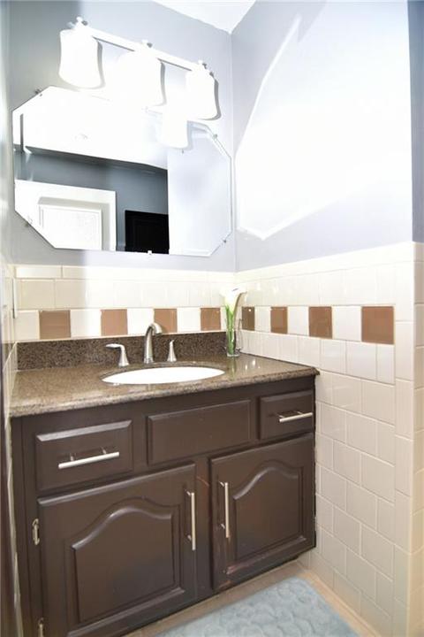 40 Oxford Ave, Woonsocket, RI 02895 photo 15