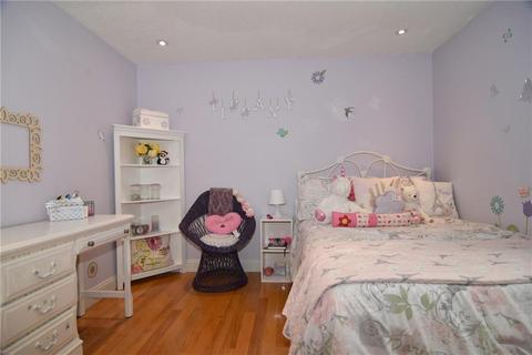 40 Oxford Ave, Woonsocket, RI 02895 photo 18