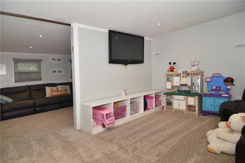40 Oxford Ave, Woonsocket, RI 02895 photo 25