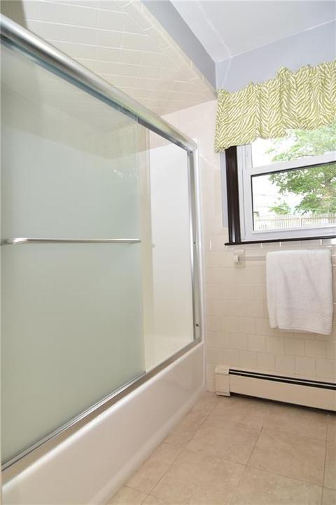 40 Oxford Ave, Woonsocket, RI 02895 photo 16