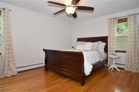 40 Oxford Ave, Woonsocket, RI 02895 photo 14
