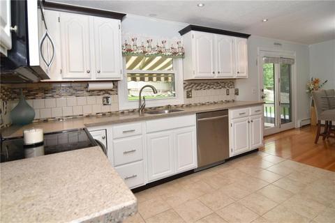 40 Oxford Ave, Woonsocket, RI 02895 photo 9