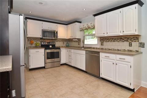 40 Oxford Ave, Woonsocket, RI 02895 photo 11