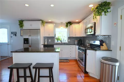 94 Lloyd Ave, Warwick, RI 02889 photo 2