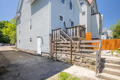 25 Morton St, Woonsocket, RI 02895 photo 4