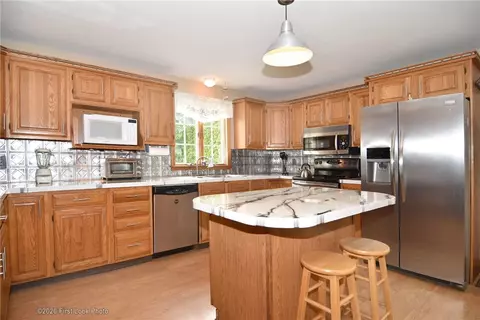 36 Michael Dr, Bristol, RI 02809 photo 4
