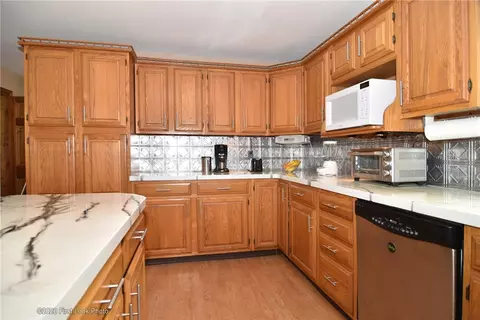 36 Michael Dr, Bristol, RI 02809 photo 6