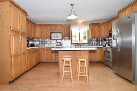 36 Michael Dr, Bristol, RI 02809 photo 3