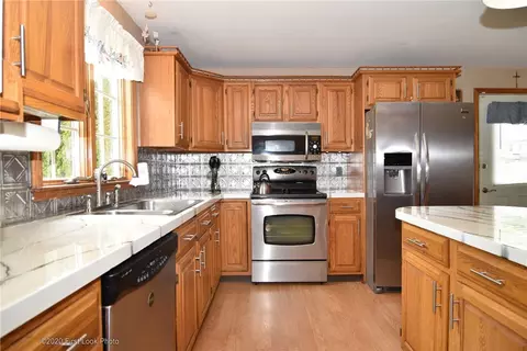 36 Michael Dr, Bristol, RI 02809 photo 5
