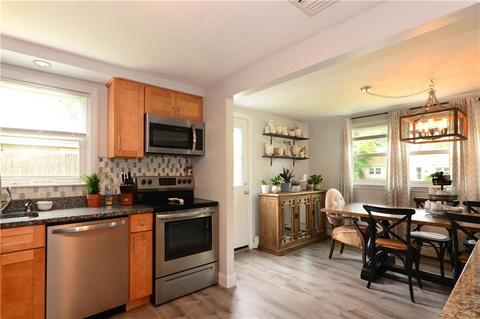 20 Honeysuckle Rd, Warwick, RI 02888 photo 7