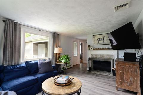 20 Honeysuckle Rd, Warwick, RI 02888 photo 4