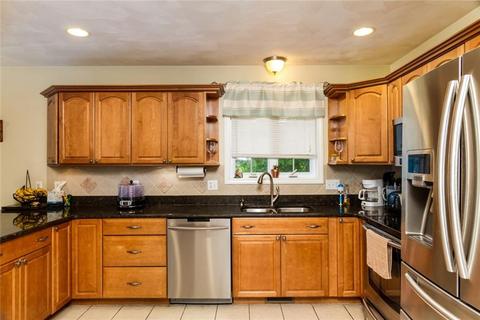 98 Arland Ct, Woonsocket, RI 02895 photo 10