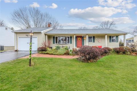 41 N Pearson Dr, Warwick, RI 02888 photo 1