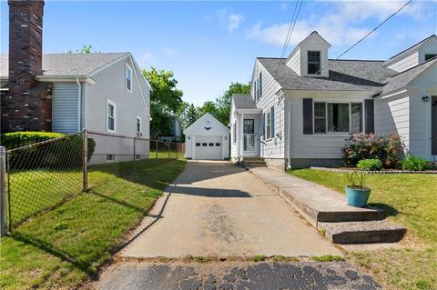 97 Oakton St, Woonsocket, RI 02895 photo 2