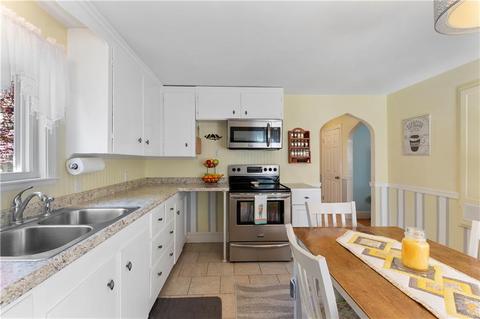 97 Oakton St, Woonsocket, RI 02895 photo 6