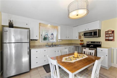 97 Oakton St, Woonsocket, RI 02895 photo 4
