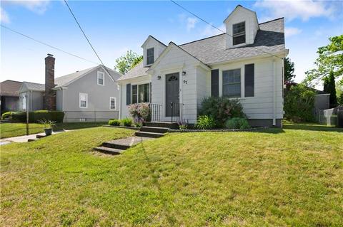 97 Oakton St, Woonsocket, RI 02895 photo 3