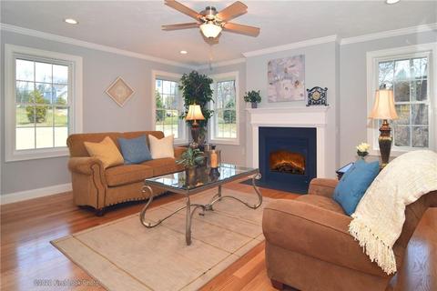 38 E Lantern Rd, Lincoln, RI 02865 photo 2