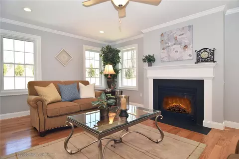 38 E Lantern Rd, Lincoln, RI 02865 photo 4