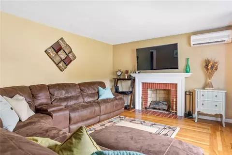 142 Covington Dr, Warwick, RI 02886 photo 7