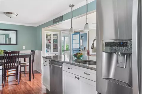 142 Covington Dr, Warwick, RI 02886 photo 4