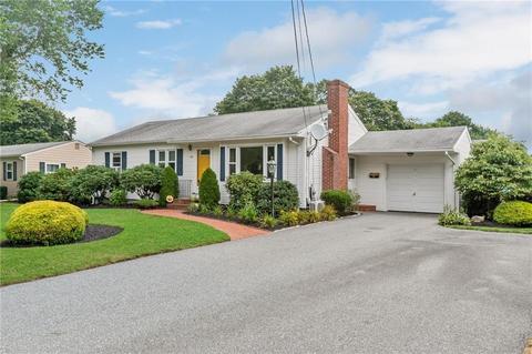 142 Covington Dr, Warwick, RI 02886 photo 1