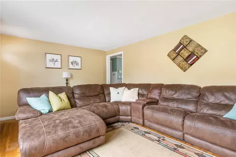 142 Covington Dr, Warwick, RI 02886 photo 8