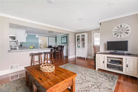 142 Covington Dr, Warwick, RI 02886 photo 5